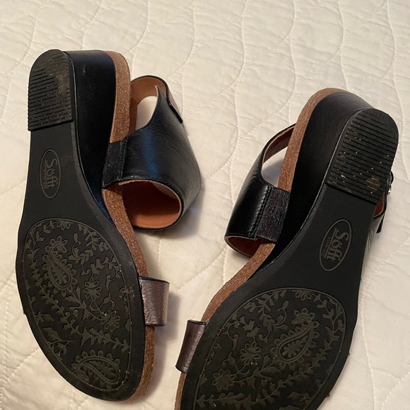 Women’s Leather Wedge Sandals. Size 7M. Black and metallic pewter. - Picture 2 of 3